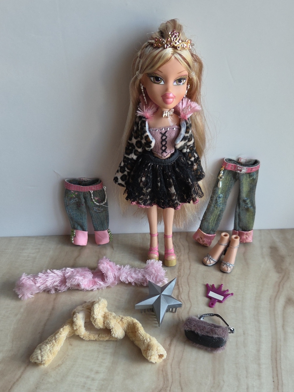 Bratz Princess Cloe With Princess Extras MGA